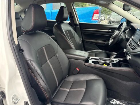 Used 2024 Nissan Altima 2.5 SR FWD image 15