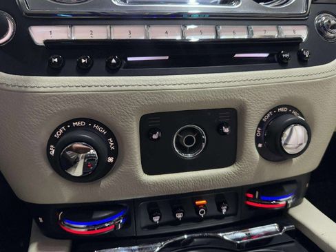 Used 2015 Rolls-Royce Ghost image 44