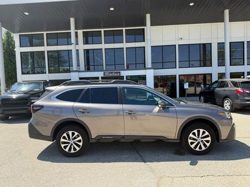 Used 2022 Subaru Outback Premium AWD/4WD image 4