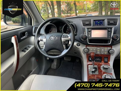 Used 2013 Toyota Highlander Limited image 28
