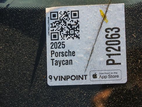 Used 2025 Porsche Taycan image 28