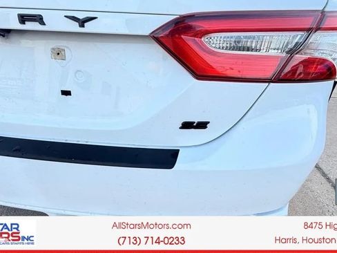 Used 2020 Toyota Camry SE w/ Carpet Mat Package FWD image 10