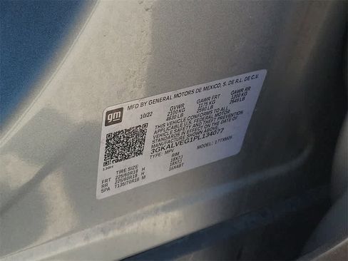 Used 2023 GMC Terrain SLT image 18