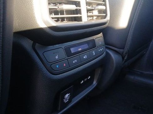 Used 2025 Honda Pilot Black Edition image 22