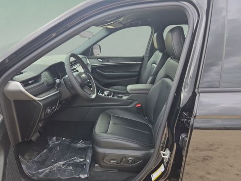 New 2025 Jeep Grand Cherokee L Limited RWD image 10