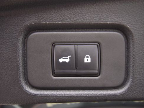 Used 2025 Nissan Pathfinder SV AWD/4WD image 32