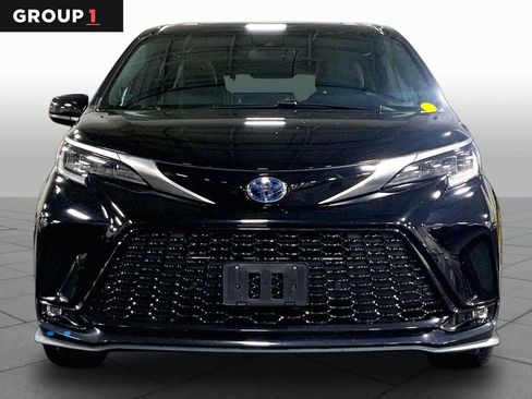 Certified 2024 Toyota Sienna XSE w/ XSE Plus Package AWD/4WD image 4