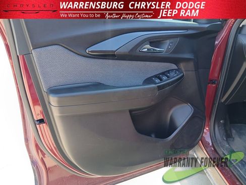Used 2023 Chevrolet TrailBlazer LT w/ Convenience Package FWD image 11