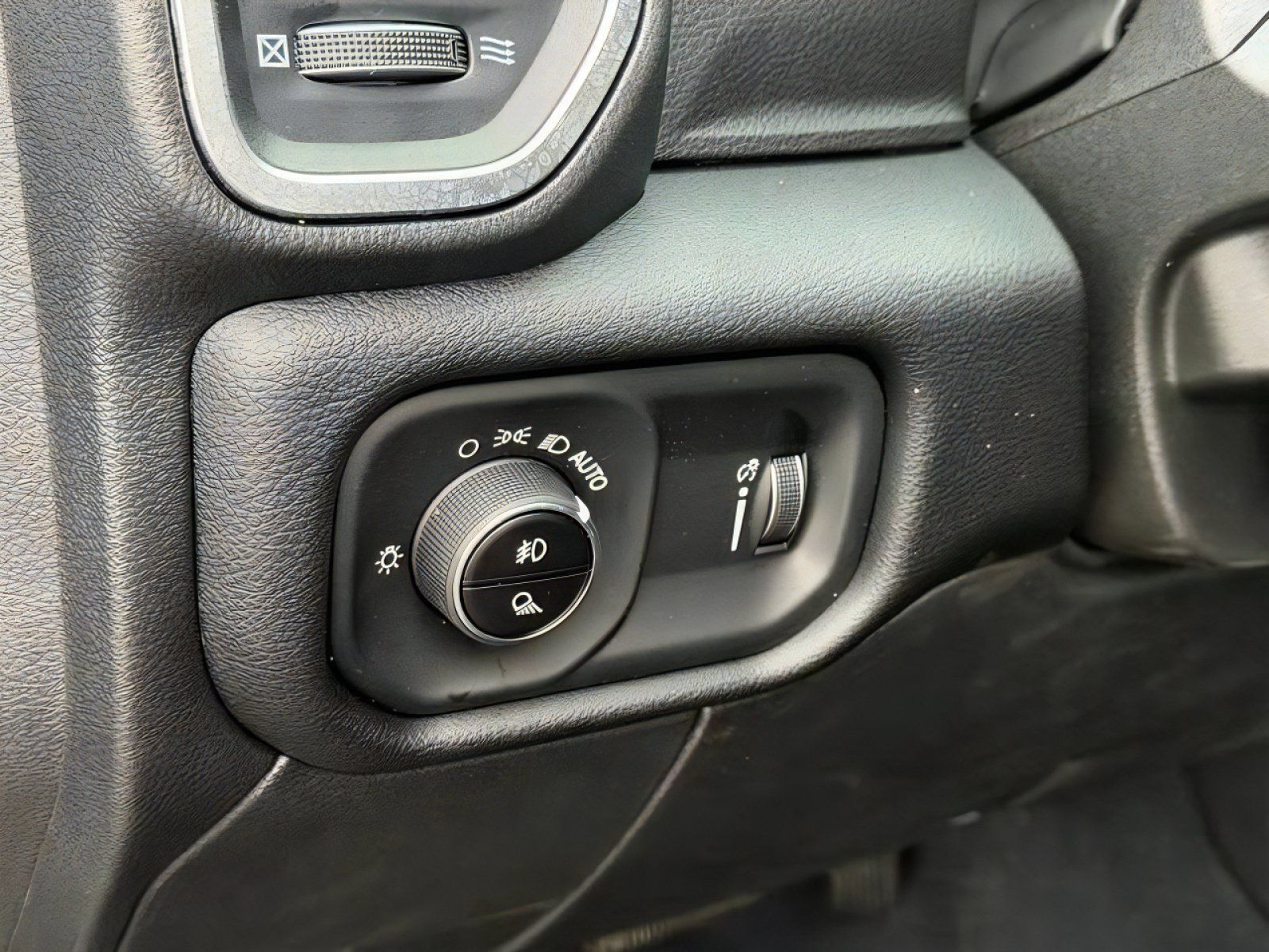 New 2027 RAM 3500 Big Horn AWD/4WD image 15