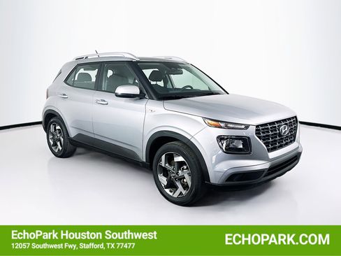 Used 2025 Hyundai Venue SEL image 1