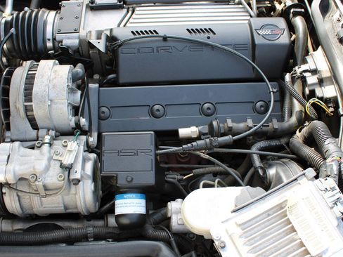 Used 1996 Chevrolet Corvette Convertible RWD image 17