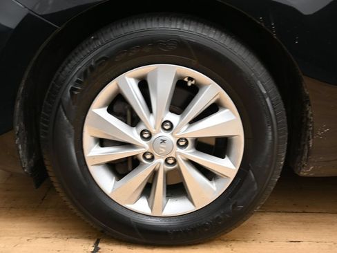 Used 2018 Kia Sedona L FWD image 11
