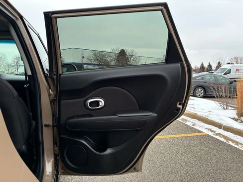 Used 2015 Kia Soul FWD image 17