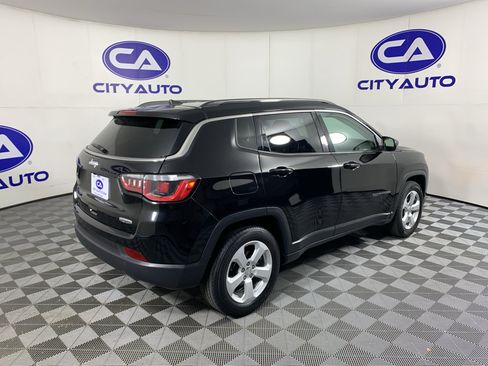 Used 2019 Jeep Compass Latitude FWD image 3