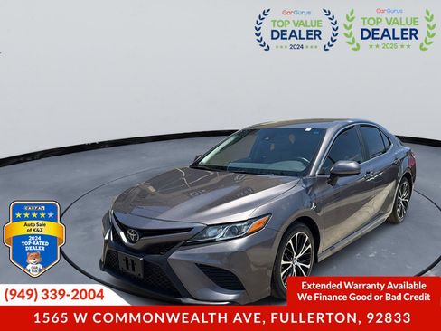 Used 2018 Toyota Camry SE FWD image 1