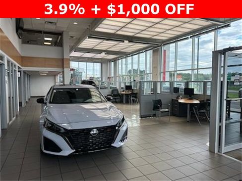 New 2025 Nissan Sentra SR w/ Midnight Edition image 34