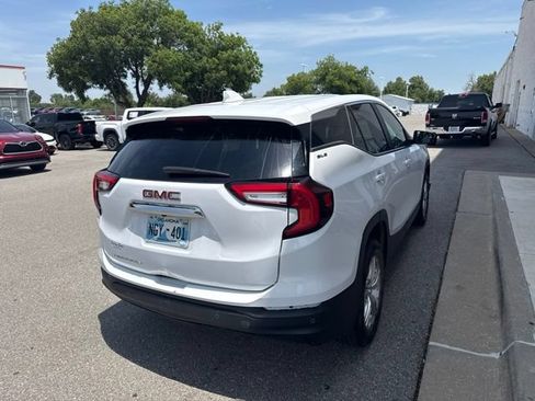 Used 2022 GMC Terrain SLE FWD image 3
