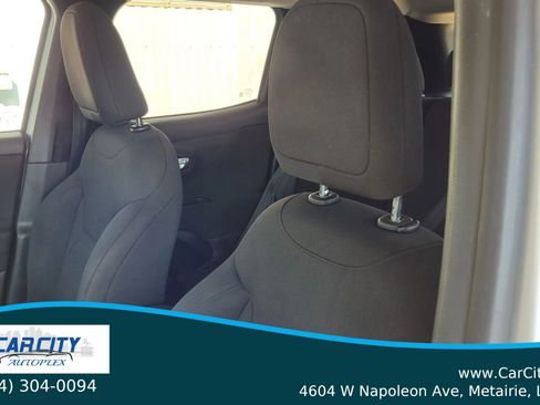 Used 2019 Jeep Renegade Latitude image 14