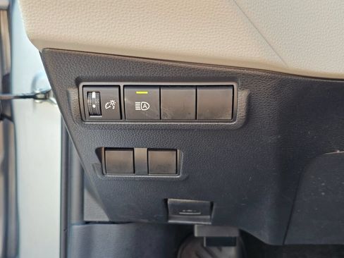 Used 2024 Toyota Corolla Cross L FWD image 33