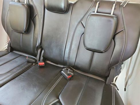 Used 2024 Chrysler Pacifica Limited FWD image 14