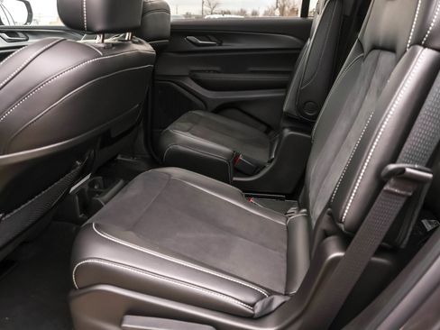 New 2025 Jeep Grand Cherokee L Altitude image 17