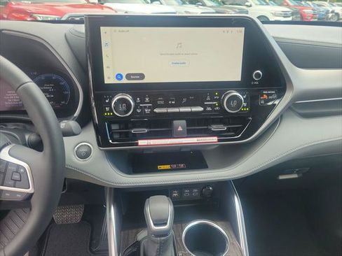 Certified 2026 Toyota Highlander Limited AWD/4WD image 26