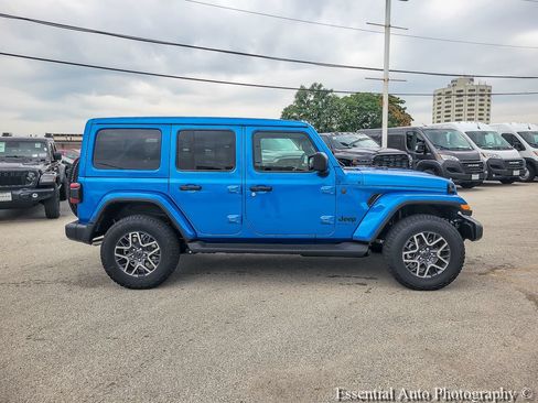 New 2026 Jeep Wrangler Unlimited Sahara AWD/4WD image 13