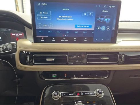 Used 2023 Lincoln Nautilus AWD image 6