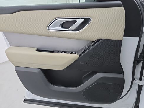 Used 2023 Land Rover Range Rover Velar R-Dynamic S image 27