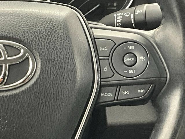 Used 2019 Toyota Camry SE FWD image 16
