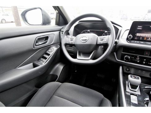Used 2026 Nissan Rogue S FWD image 8