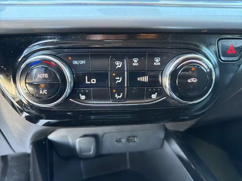 Used 2024 Chevrolet Trax LT w/ Driver Confidence Package FWD image 25