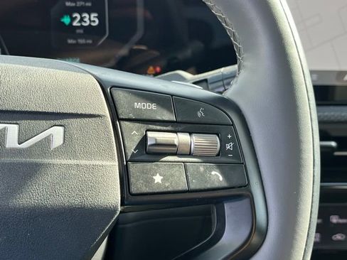 Used 2025 Kia EV6 Wind RWD image 12