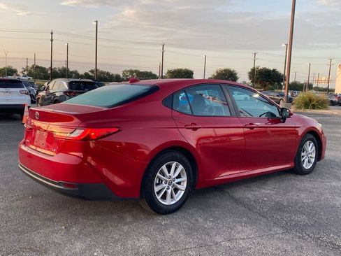 Used 2025 Toyota Camry LE FWD image 5