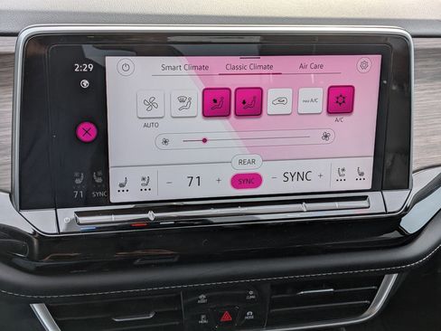 Used 2024 Volkswagen Atlas SEL Premium R-Line image 27