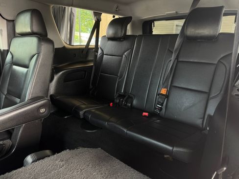Used 2018 Chevrolet Suburban Premier RWD image 17