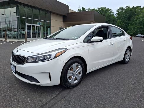 Used 2017 Kia Forte LX FWD image 3