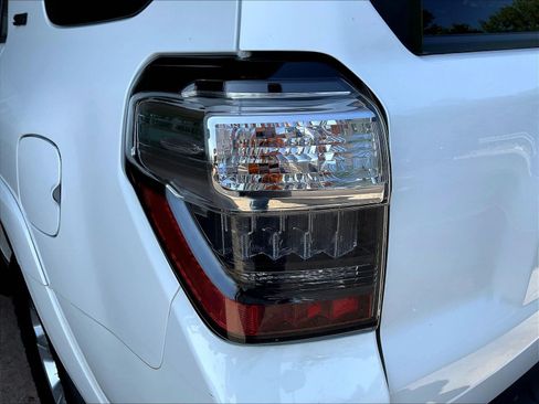 Used 2022 Toyota 4Runner SR5 Premium w/ Moonroof Package AWD/4WD image 23