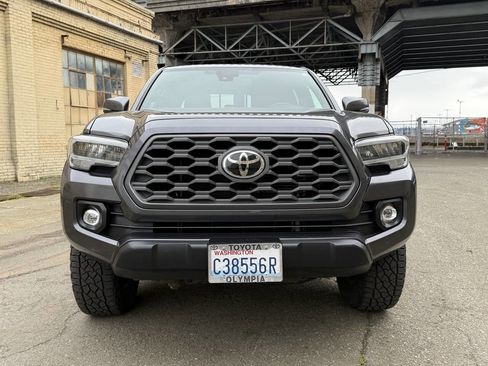 Used 2020 Toyota Tacoma TRD Off-Road w/ Blackout Package image 24