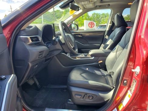 Used 2024 Toyota Highlander Platinum AWD/4WD image 19