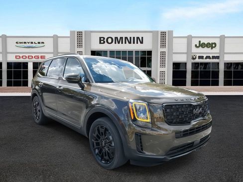 Used 2022 Kia Telluride EX w/ EX Premium Package image 2