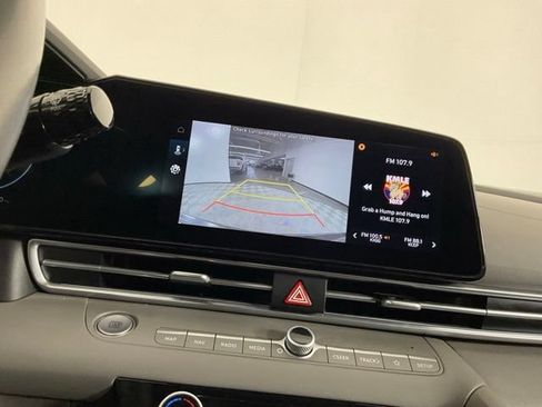 Used 2025 Hyundai Elantra SEL FWD image 23