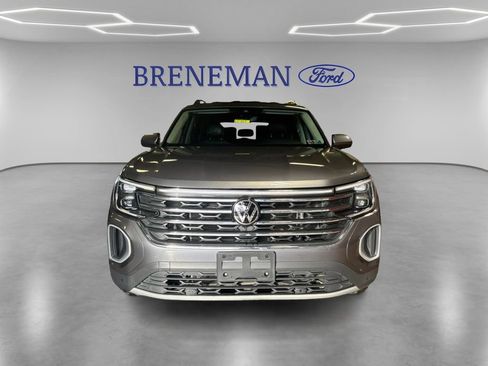 Used 2025 Volkswagen Atlas SE AWD/4WD image 2