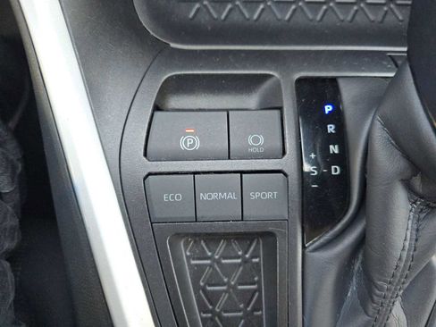 Used 2025 Toyota RAV4 LE FWD image 32