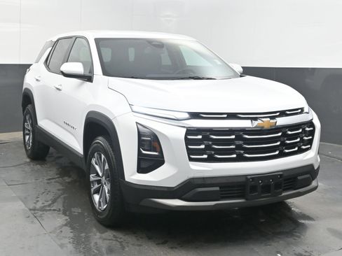 Used 2025 Chevrolet Equinox LT FWD image 3