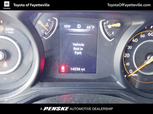 Used 2024 Jeep Gladiator Sport AWD/4WD image 11