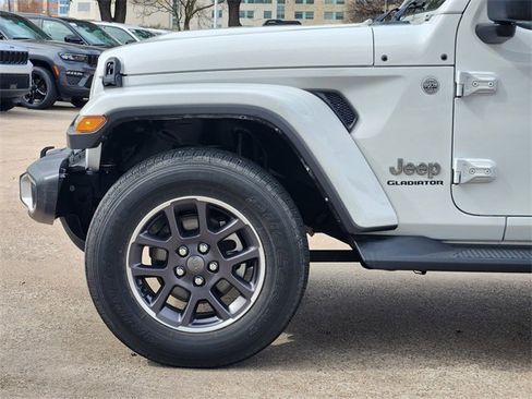Used 2022 Jeep Gladiator Overland w/ Popular Equipment Package image 9