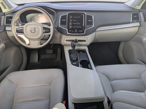 Used 2021 Volvo XC90 T5 Momentum w/ Climate Package FWD image 5