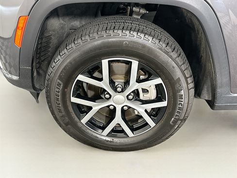 Used 2023 Jeep Grand Cherokee L Limited w/ Trailer Tow Group (B) AWD/4WD image 11