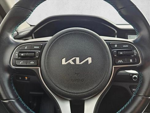 Used 2022 Kia Niro EX Premium image 21